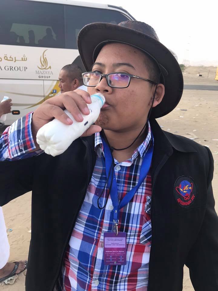 minum susu onta