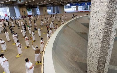 Melontar Jamrah dan Perlawanan Abadi Manusia terhadap Iblis