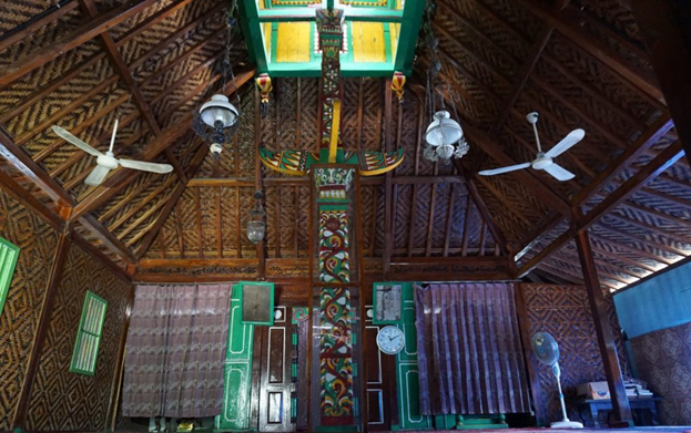 Masjid Saka Tunggal, Salah Satu Masjid Tertua di Indonesia!