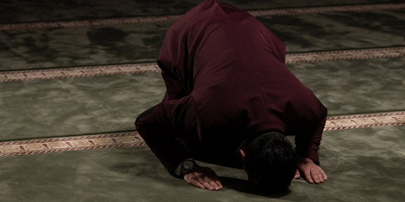 Anjuran Mengajak Keluarga untuk Sholat Malam