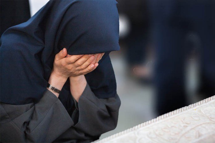 Hukum Menangis saat Puasa