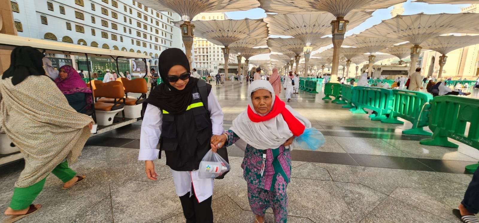 Petugas Seksus Masjid Nabawi Siap Bantu Jemaah Tersesat Petugas Seksus Masjid Nabawi Siap Bantu Jemaah Tersesat