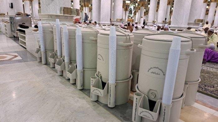 Jemaah Haji Nekat Bawa Zamzam dalam Koper