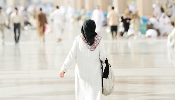 Larangan Yang Harus Diperhatikan Oleh Perempuan Saat Umroh