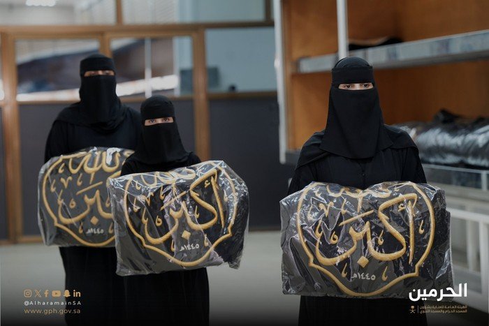 Momen Bersejarah Penggantian Kiswah Ka’bah