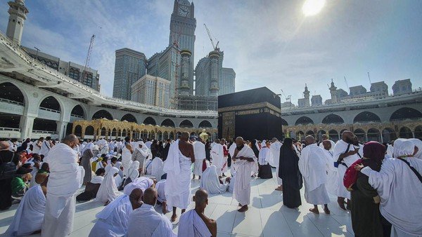 Jemaah Umrah Diminta Pakai Masker