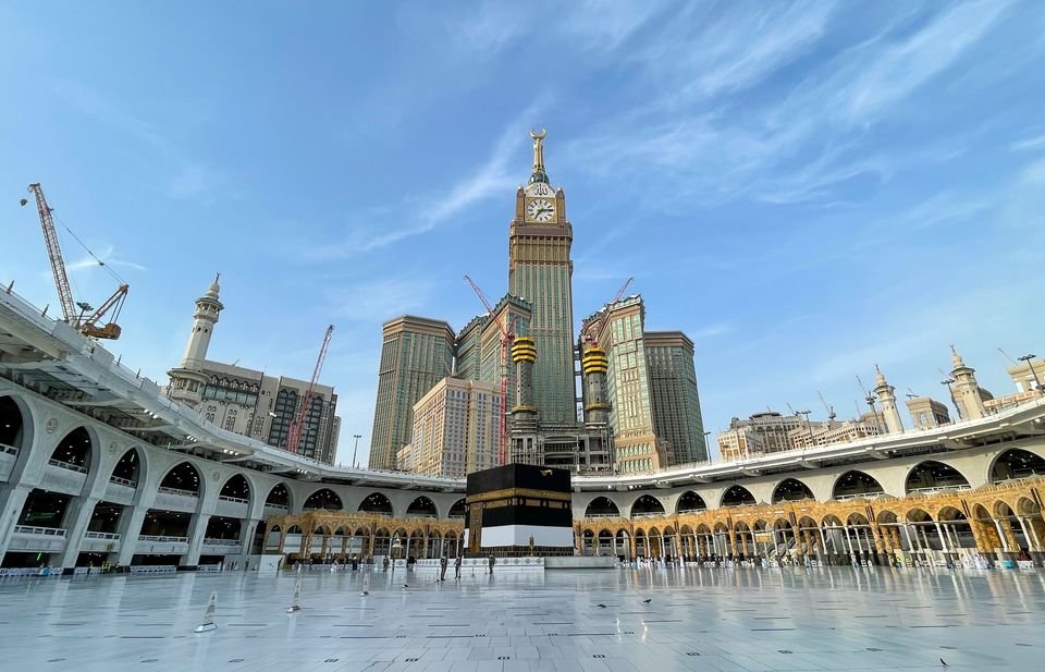 Saudi Imbau Jemaah Umrah Jaga Jarak di Masjidil Haram