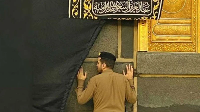 Tata Cara Berdoa di Multazam