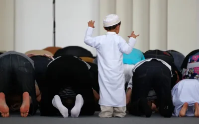 Hukum Membawa Anak Kecil Sholat Berjamaah di Masjid, Bolehkah?